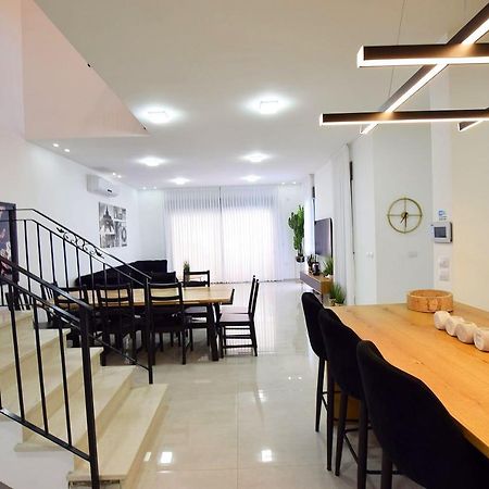 אמה וילה ריזורט Villa Hadera Buitenkant foto